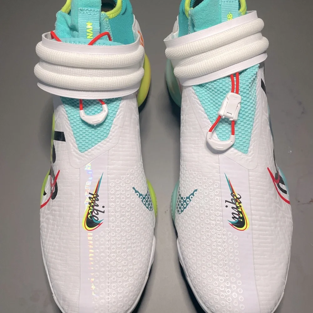 Mike Trout Baseball Cleats - Picture 1 of 3